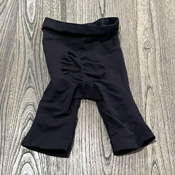 NWOT SKIMS Sculpting Shorts Mid Thigh Open Gusset - Size S/M - Picture 3 of 3